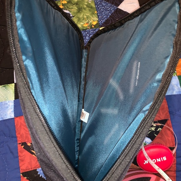 Case Logic IPad-Tablet Cushioned ZIP Case - Picture 2 of 6